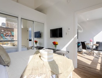 Contemporary City Retreat 4
