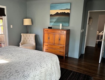 MidCity Oasis: Charming 2-br 2-ba house w/porch, fireplace & giant yard! 4