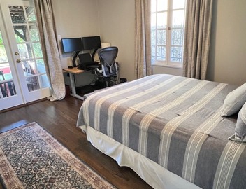 MidCity Oasis: Charming 2-br 2-ba house w/porch, fireplace & giant yard! 5