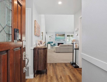 Breeze & Bridle Comfy Condo WFH near Beach, Pool and Racetrack 3
