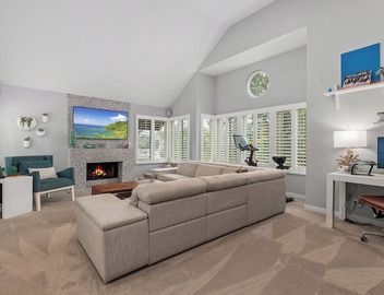 Breeze & Bridle Comfy Condo WFH near Beach, Pool and Racetrack 2