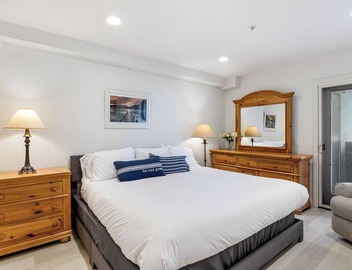 Gated Coastal Condo Pool + Hot Tubs Access Walk to Beach | Seabreeze Retreat 4