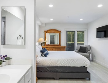Gated Coastal Condo Pool + Hot Tubs Access Walk to Beach | Seabreeze Retreat 3