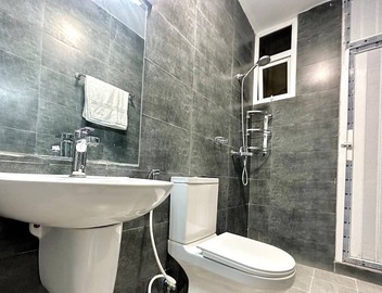 Stylish 3-BR Apartment Near Beach, Airport & Restaurants 3