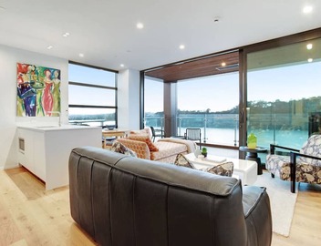 Gorgeous Home with Catalina Bay Views and Carpark 2