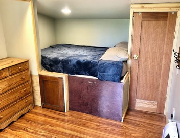 Tiny Mansion - Seattle! Make this Cozy, Custom Cottage your Seattle Summer Home! 2