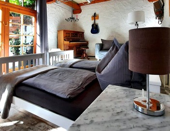 Romance by the lake - near Berlin. Unusual and dreamy with terrace for two 4