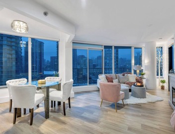 Modern Cozy Condo | 2BR/2BA Retreat in the Heart of Downtown Vancouver 2