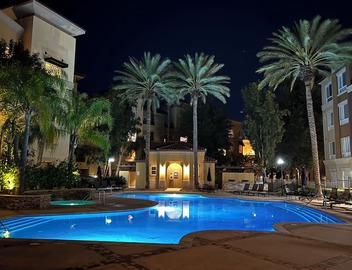 Luxury Modern Condo w/PS5, BOSE sound, UltraFast WiFi, Kingbed+Sofabed+65' Tv's 5