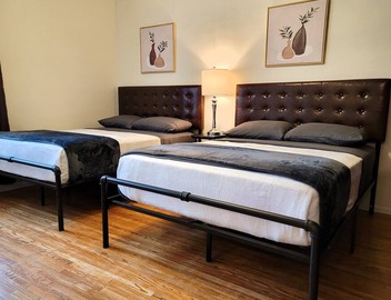 Spacious 3 bedroom apt. Walk to markets, Game console, 10 min to Rodeo Drive! 5