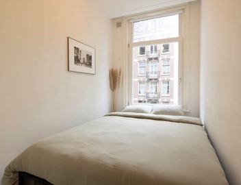 Elegant and stylish apartment just steps from Oosterpark, perfect for a relaxing Amsterdam stay. 4