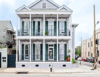 Luxury French Quarter Unit With Heated Pool 4