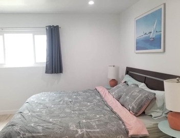 Sunny & Spacious 3 Bed - 20 second walk to beach! 5