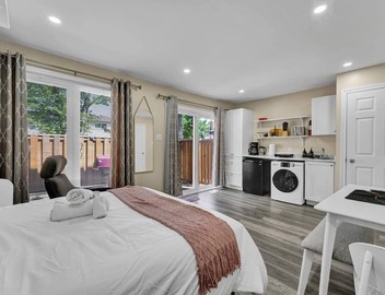 Stylish & Pvt. 1 BR & Bath Apt w/Free Parking 4
