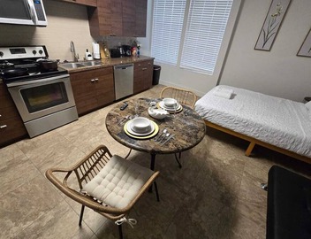 Charming! Studio · Free Parking · Pool · Gym · Hot Tub · BBQ 2