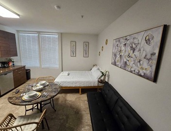 Charming! Studio · Free Parking · Pool · Gym · Hot Tub · BBQ 4