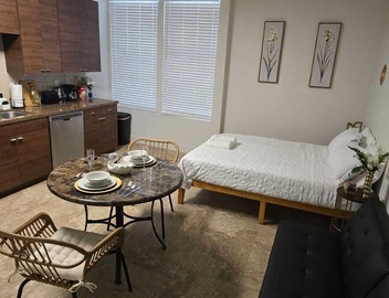 Charming! Studio · Free Parking · Pool · Gym · Hot Tub · BBQ 5
