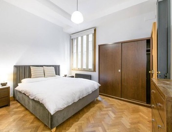 Spacious Fitzrovia Retreat with A/C 2