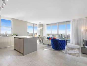 Azure Escape: Upscale Comfort by the Shore-no resort & parking fee-check details 4