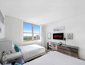 Azure Escape: Upscale Comfort by the Shore-no resort & parking fee-check details 2
