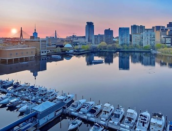 Serene Hotel w/Indoor Pool and ArtBar Dining Near Harvard 5