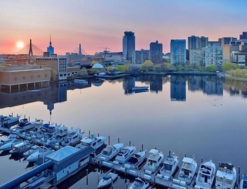 A Place You'll Surely Enjoy! w/Pool, Near LEGOLAND Discovery Center Boston 5