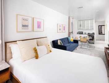 Cozy and Chic Studio Loft in Midtown NYC! #302 2