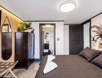 Luxury Downtown Home With SPA 5