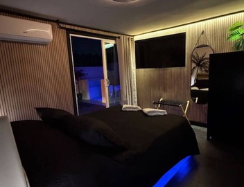 Luxury Downtown Home With SPA 3