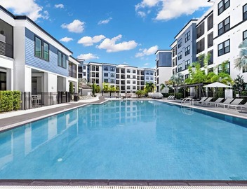 Landing | Stunning 2BD, Gym, Pool 4