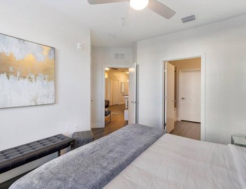 Landing | Stunning 2BD, Gym, Pool 4