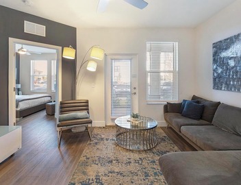 Landing | Stunning 2BD, Gym, Pool 5