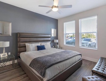 Landing | Stunning 2BD, Gym, Pool 2