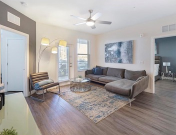 Landing | Stunning 2BD, Gym, Pool 2
