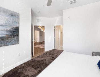 Landing | Incredible 3BD, Gym, Pool 5