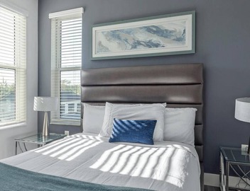 Landing | Modern 2BD, Pool, Gym 2