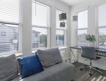 Landing | Modern 2BD, Pool, Gym 4