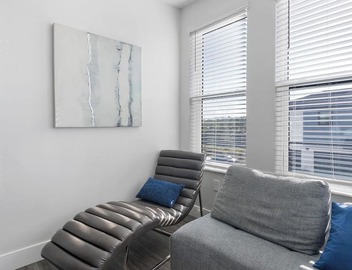 Landing | Modern 2BD, Pool, Gym 2