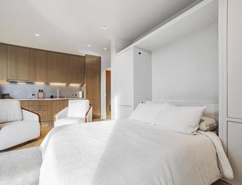 Luxury new studio in downtown Healdsburg with WiFi, AC, Poolhouse/Fitness Center 2