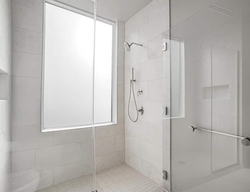Luxury new studio in downtown Healdsburg with WiFi, AC, Poolhouse/Fitness Center 5