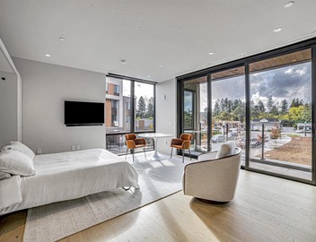 Luxury new studio in downtown Healdsburg with WiFi, AC, Poolhouse/Fitness Center 3