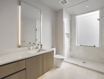 Luxury new studio in downtown Healdsburg with WiFi, AC, Poolhouse/Fitness Center 4