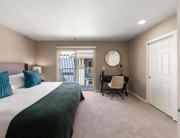 Carnelian Calm' Beach Retreat Rooftop Pool Access, BBQ 1 Block to Beach, Parking 2