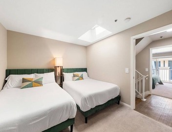 Carnelian Calm' Beach Retreat Rooftop Pool Access, BBQ 1 Block to Beach, Parking 5