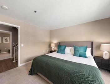 Carnelian Calm' Beach Retreat Rooftop Pool Access, BBQ 1 Block to Beach, Parking 4