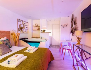 Love room - 2P with Jacuzzi 5