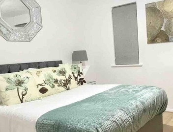 Modern London flat with free parking 5