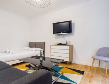 Cozy Studio in the Heart of Paris 4