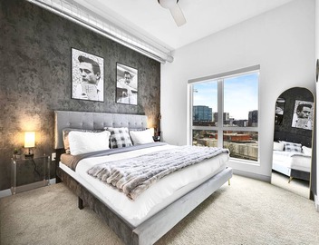 2BR Skyline Suite - Free Parking & Walk to Broadway 4
