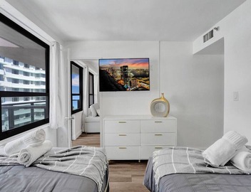 Luxury Beach Condo with Exclusive Resort Amenities 1016 5